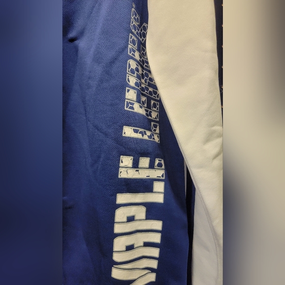 BNWT Toronto Maple Leafs Zipped Sweater - Picture 3 of 10